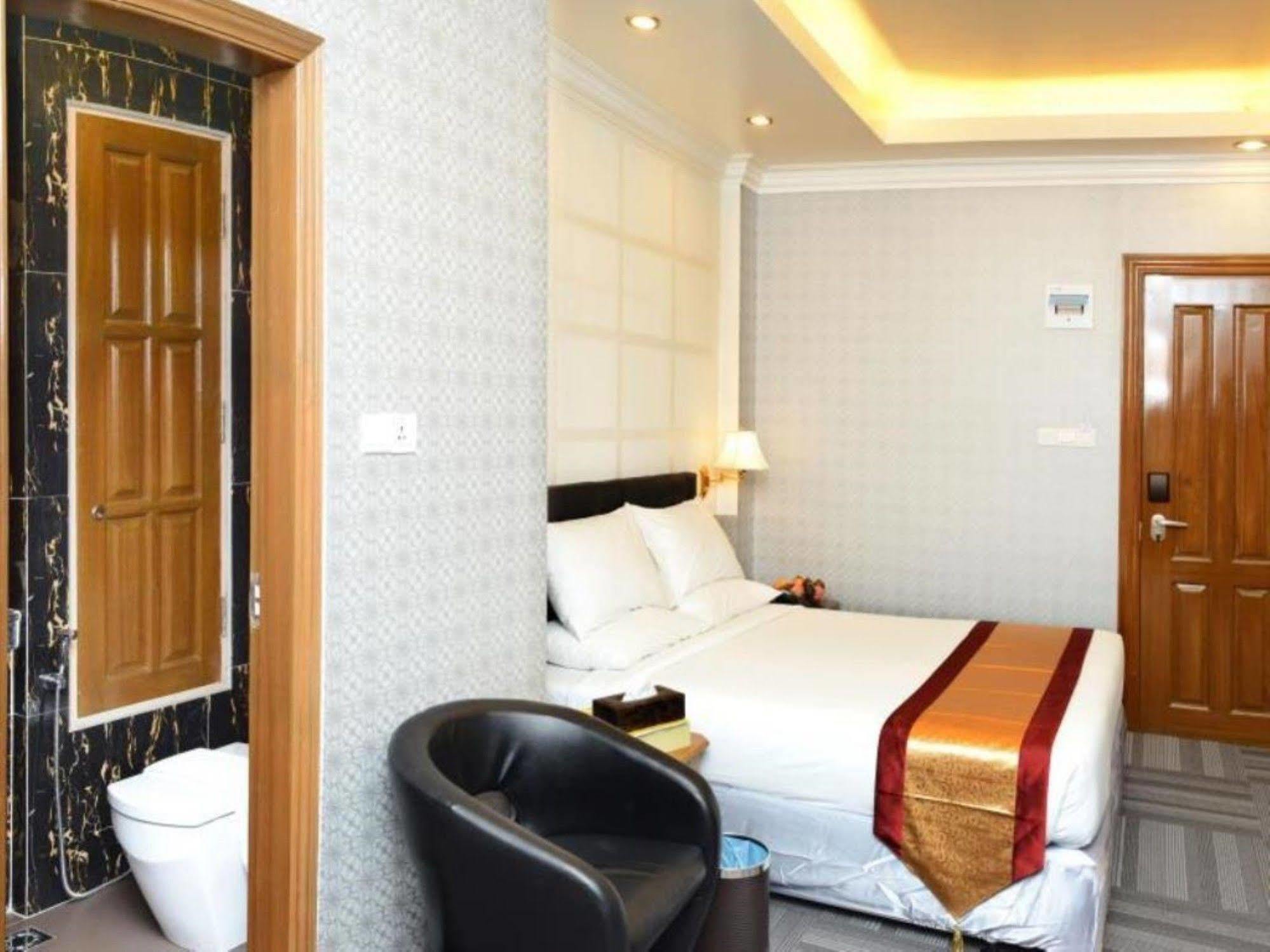 Hotel Grand United - 21St Downtown Yangon Exterior photo